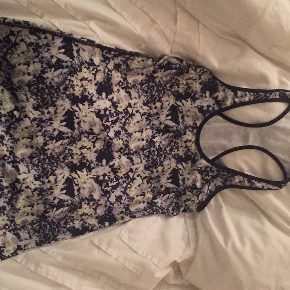 Lululemon tank size 6
